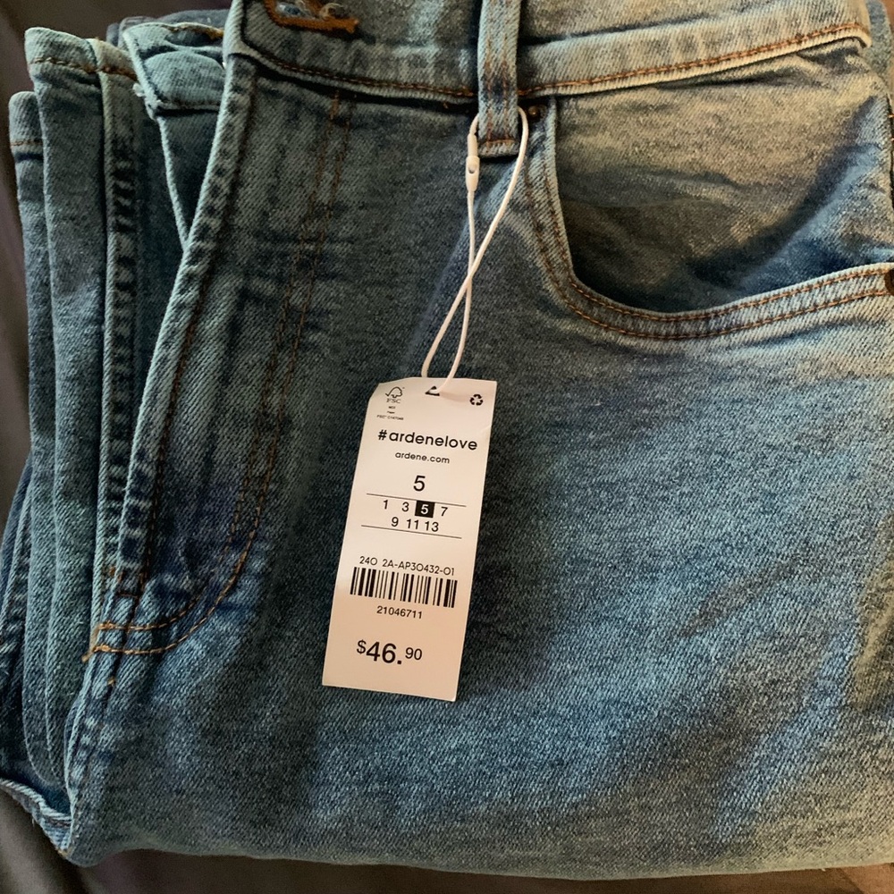 NWT womens size 5 wide legged jeans